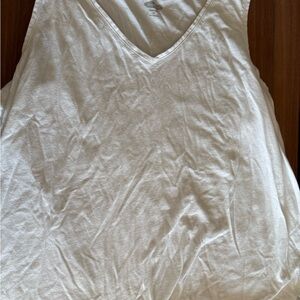 Old Navy Women's white V-Neck Tank Top